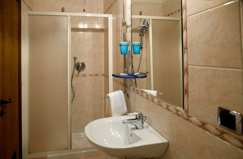Bathroom 3, HOTEL NUOVA MESTRE, Venezia