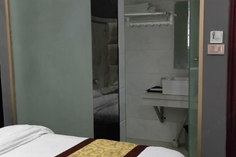 Bedroom 3, Laifeng Jinhui Hotel, Enshi Tujia and Miao
