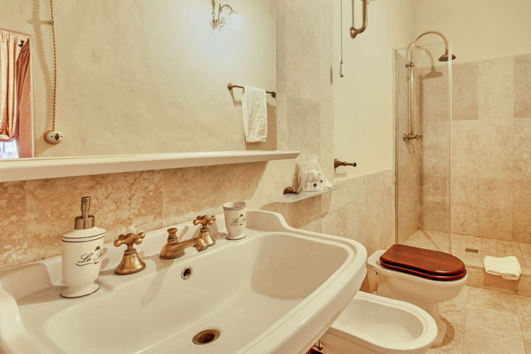 Bathroom 5, Palazzo Nobile di San Donato, Siena
