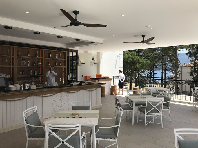 Food & Drinks 5, Hotel Budva