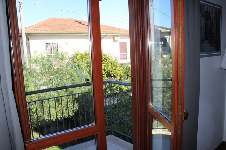 Others 5, B&B Momentidi, Salerno