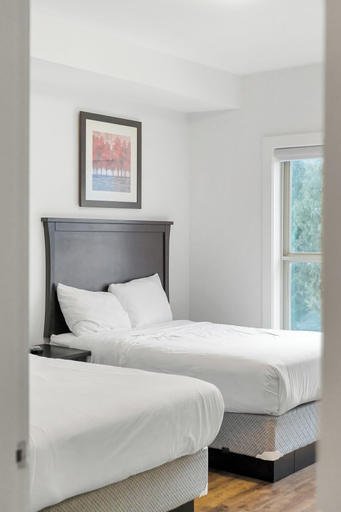 Bedroom 3, Elevated Escapes 2BR Suite Overlooking Lake, Fraser Valley