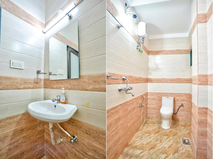 Bathroom, Del Hostel, North Goa