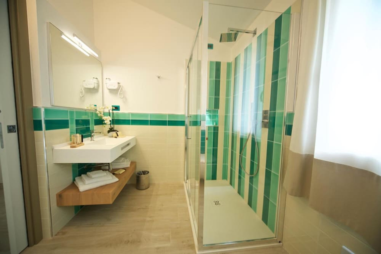 Bathroom 5, Eliantos Hotel and Spa, Cagliari
