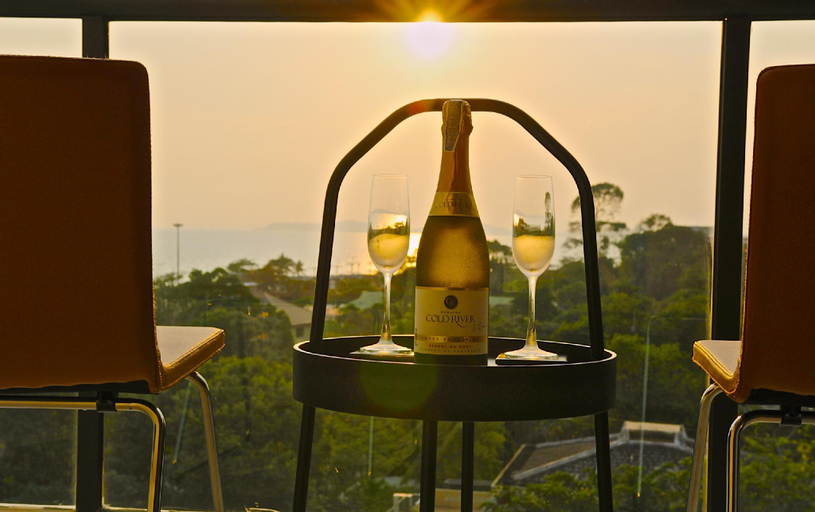 Food & Drinks 5, TopFloor Gorgeous Sunset-Mae Phim Beachfront Condo, Klaeng