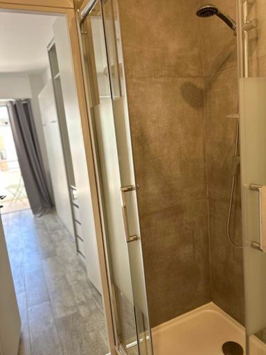 Shower 2, Chambre promenade des anglais, Alpes-Maritimes
