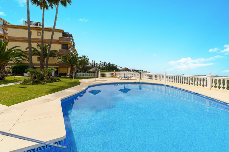 Room 3, Seaview Sunny Altos De Calahonda Pool, Málaga