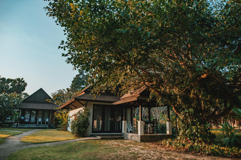 Exterior 9