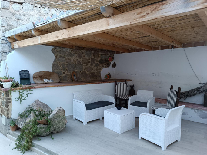 Others 3, bed and breakfast Murales Orgosolo, Nuoro