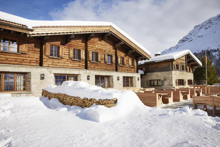 Exterior & Views