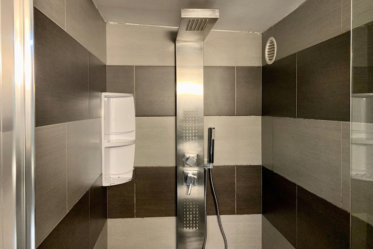 Bathroom 4, Hostel & Glamping Santa Fortunata, Napoli