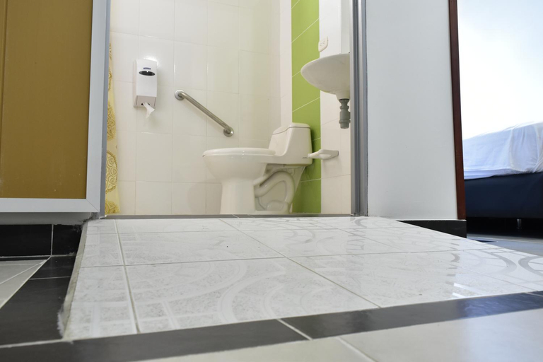 Bathroom 3, Hotel El Principe, Ocaña