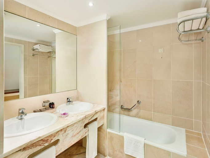 Bathroom 5, Ria Park Garden Hotel, Loulé
