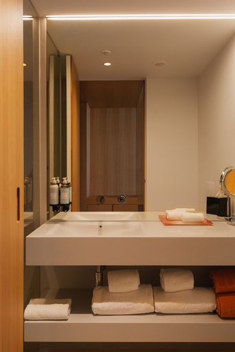 Bathroom 4, Lumen Hotel & The Lisbon Light Show, Lisbon