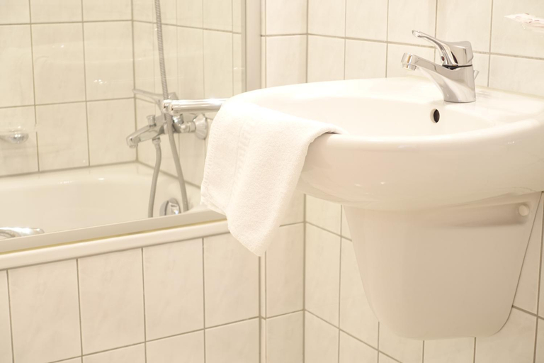 Bathroom 4, Hotel Gasthof Schonblick, Neumarkt in der Oberpfalz