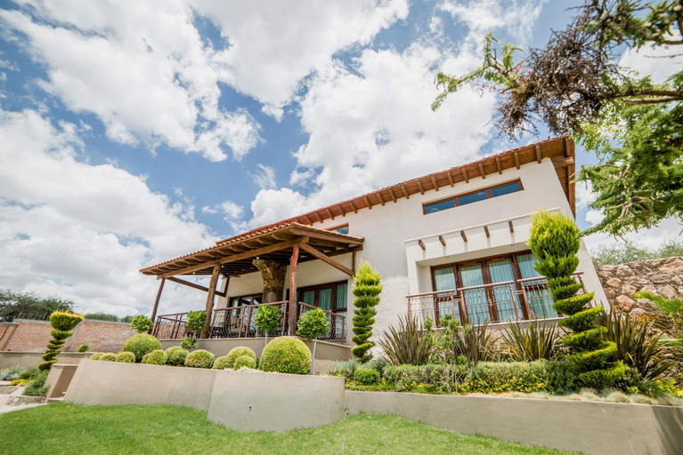 Exterior & Views