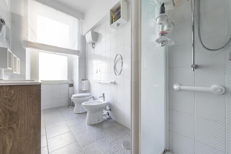 Bathroom 3, Leonardo da Vinci - Cagliari, Cagliari