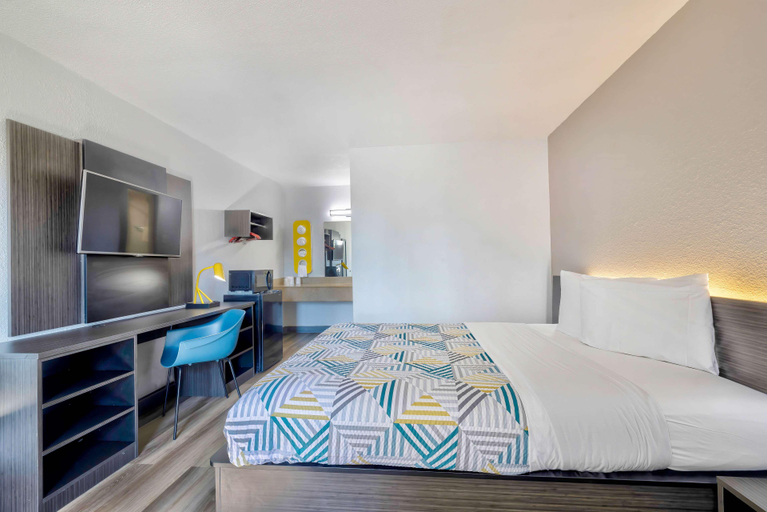 Bedroom 5, Motel 6 Hammond, IN - Chicago Area, Lake