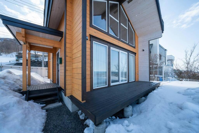 Exterior 4