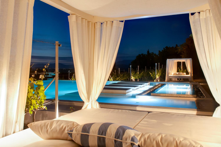 Others 4, Vineyard Estate, Peloponnese