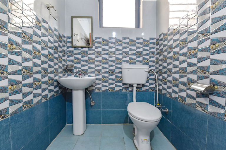 Bathroom, Fabexpress Thul Ghar Home Stay, Dehradun