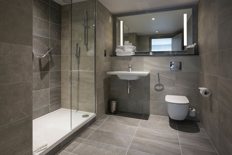 Bathroom 4, Maldron Hotel Kevin Street, Dublin