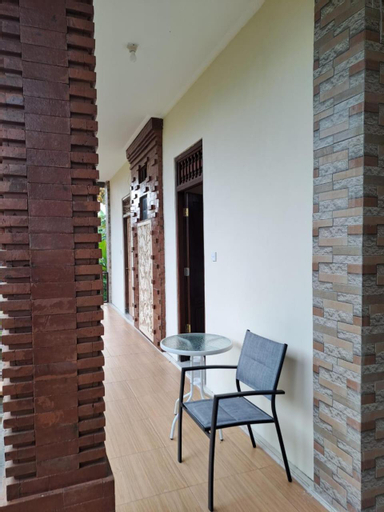 Exterior & Views 23
