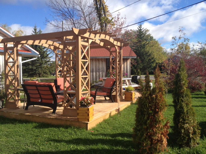 Others 5, My Friends Inn Manitoulin, Manitoulin