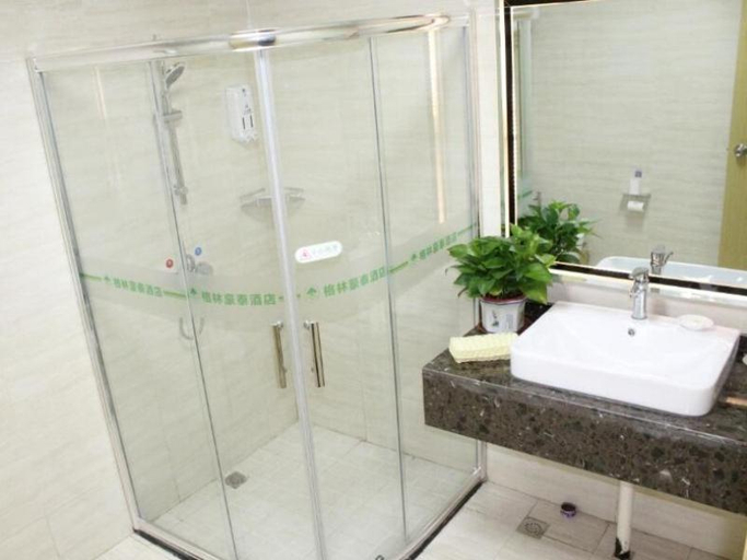 Bathroom 2, GreenTree Inn Yangzhou Shaobo Town Huaihai Road, Yangzhou