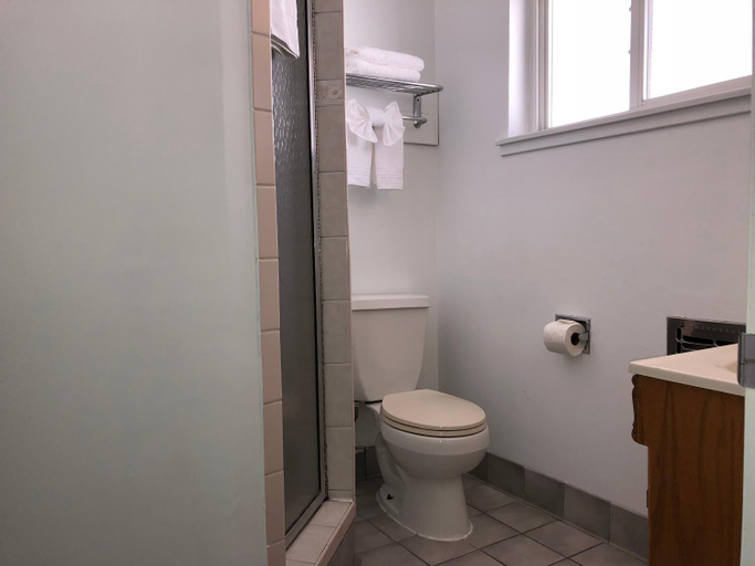 Bathroom 4