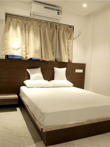 Others 4, Hotel Majestic, Thane