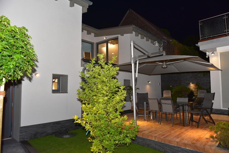 Exterior 4