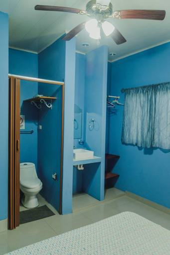 Bathroom 3, Hotel Casa Blanca, León