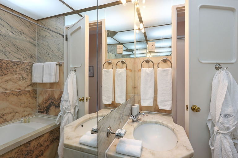 Bathroom 4, Hotel Lisboa Plaza, a Lisbon Heritage Collection, Lisbon