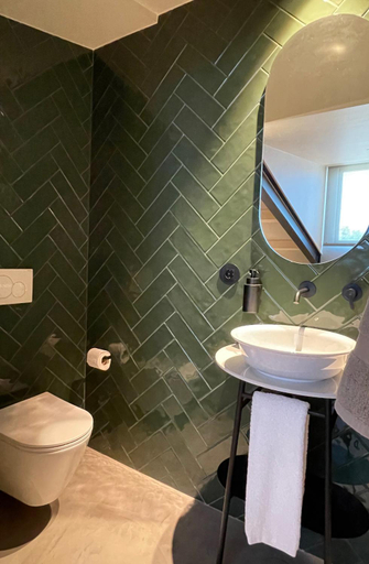 Bathroom 3, SUTRooms, Braga
