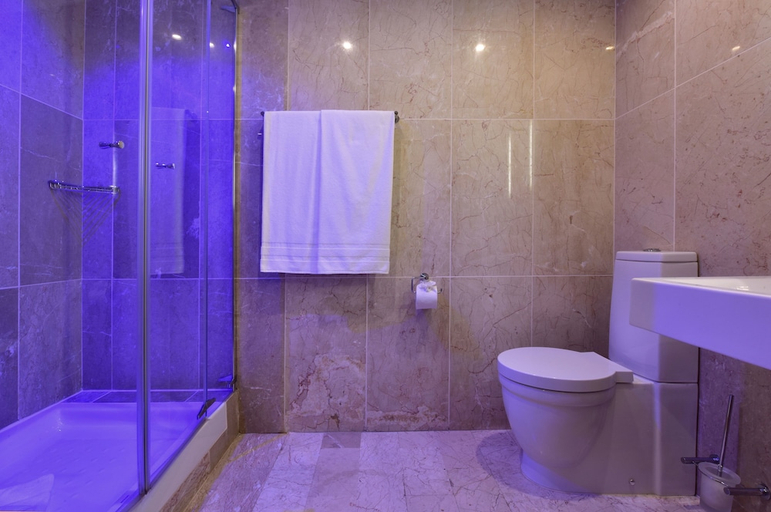 Bathroom 4, Pestana Viking Beach and Golf Resort, Lagoa