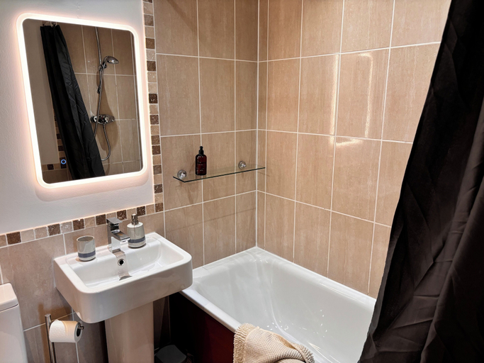 Bathroom 3, Fernhill Hotel, Rochdale