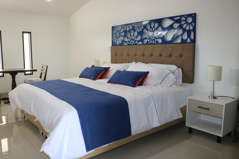Bedroom 2, Hotel Yalconia, Isnos