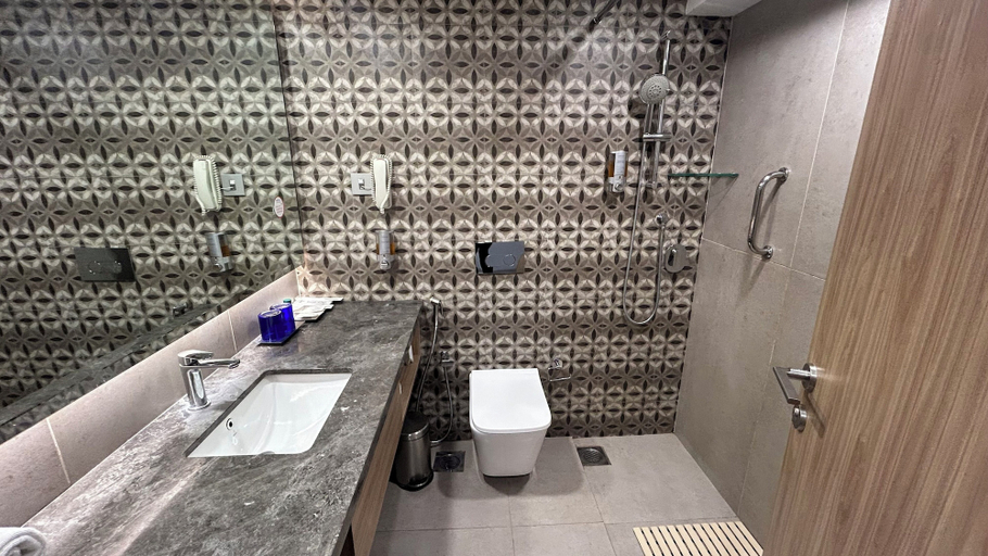 Bathroom 5, Fortune Valley View, Manipal - Member ITC Hotels' Group, Udupi