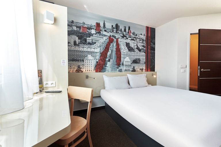 Bedroom 3, B&B HOTEL Warszawa-Okęcie, Warsaw