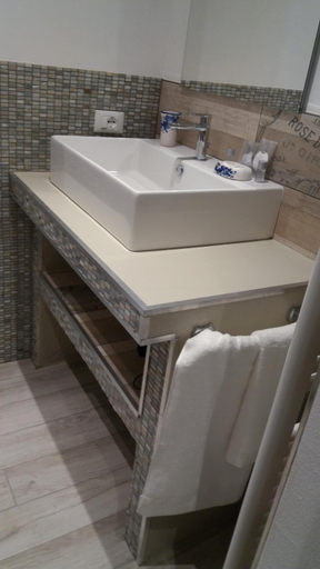 Bathroom 3, Reggiolacittainvisibile B&B, Reggio Nell'Emilia