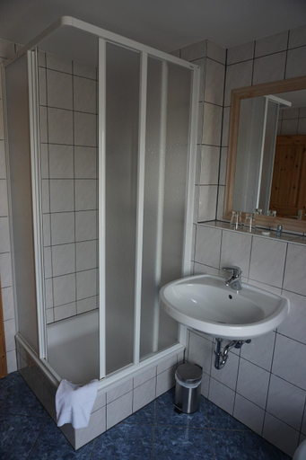 Bathroom 4, Hotel am Bahnhof, Mecklenburgische Seenplatte