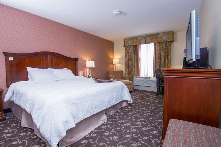 Bedroom 3, Hampton Inn Brattleboro, Windham