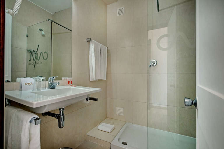 Bathroom 3, Carvi Beach Hotel, Lagos