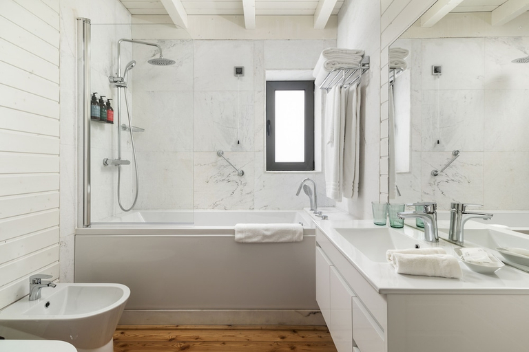 Bathroom 4, THE MAGNOLIA HOTEL, Loulé