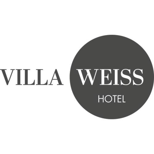 Facilities 2, Villa Weiss, Hof