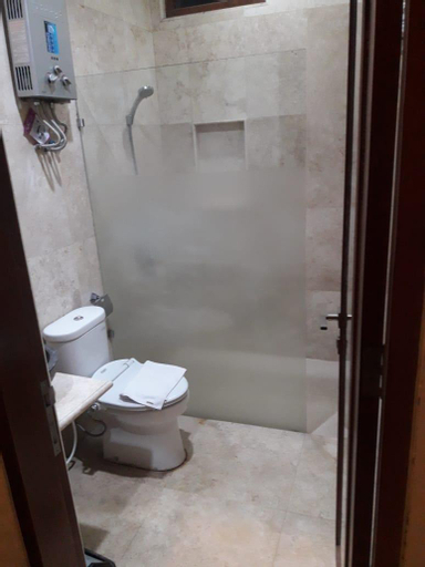 Bathroom 12