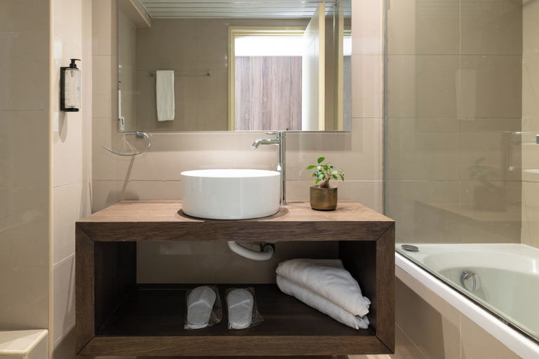 Bathroom 5, Planos Deluxe, Ionian Islands