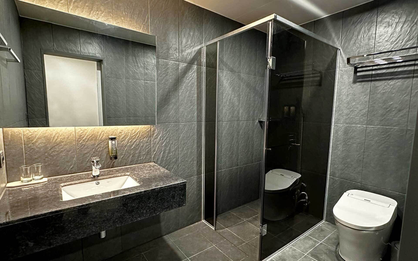 Bathroom 4, Commodore Hotel Pohang, Pohang