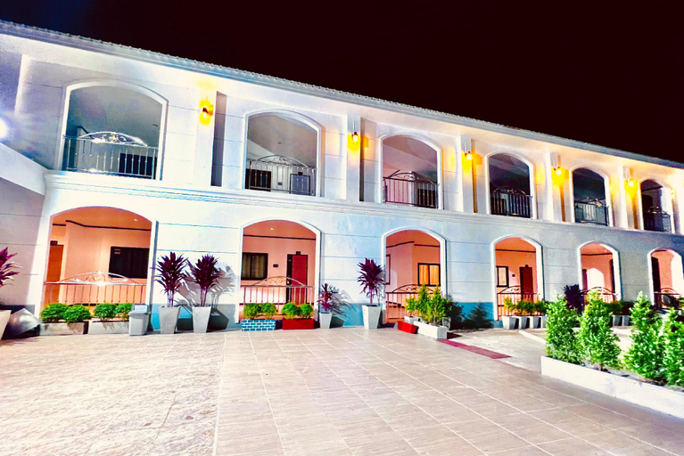Exterior & Views